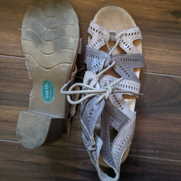 Earth Brand Heels size 8 - Picture 3 of 4